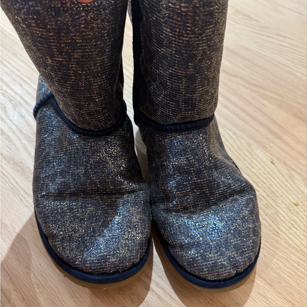 UGG Shimmering Navy Boots - Picture 3 of 7